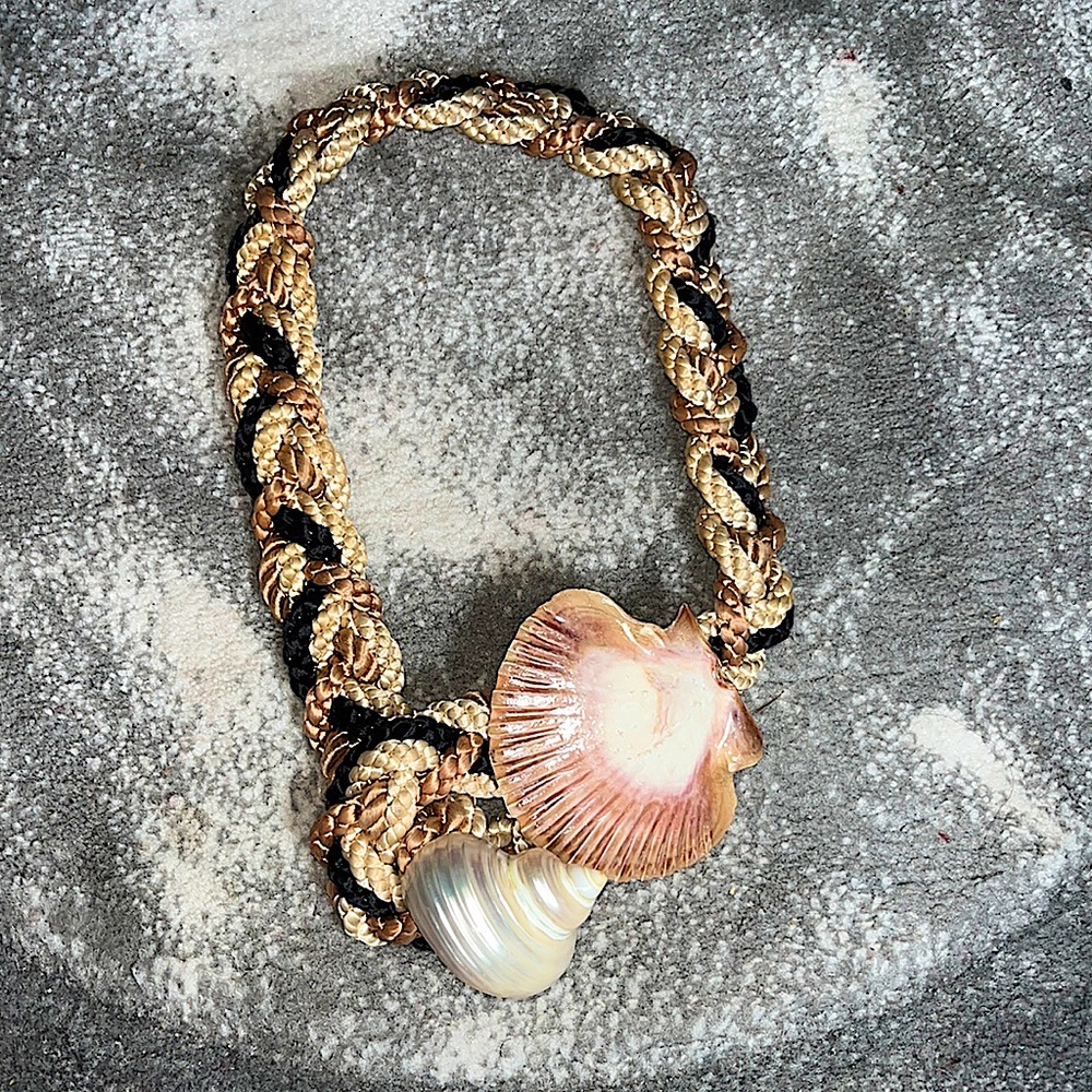 Sea shell 🐚 necklace.